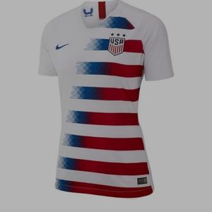 NWOT women's Authentic 2018 USA logo Nike Dri-Fit